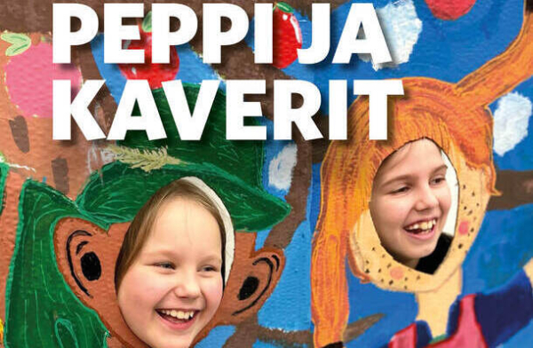 Nauravia lapsia kurkistamassa luukuista.